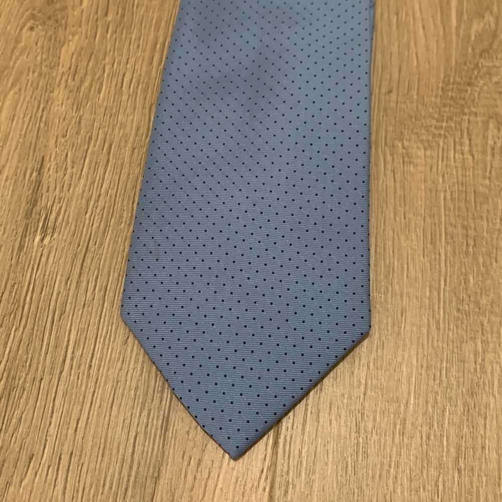 Jos. A. Bank Blue Dotted Necktie - Picture 2 of 4